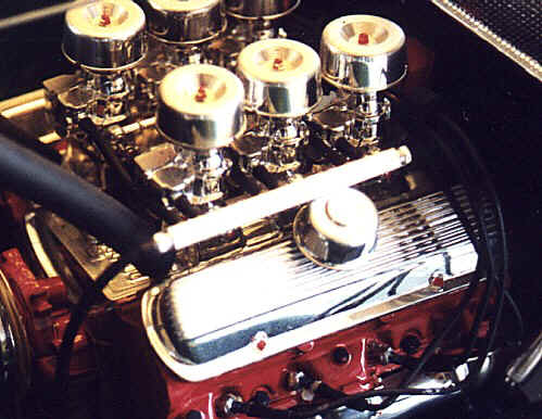 ford 32 cabriolet dtail moteur.JPG (248438 octets)